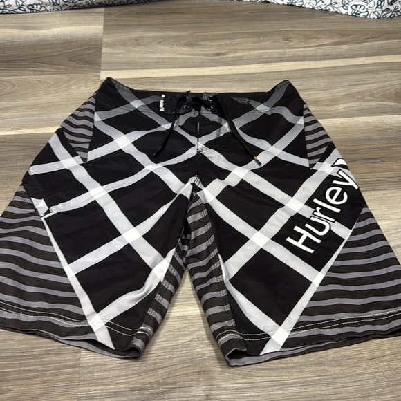 Hurley Men's Black Swim Shorts size 28 - Picture 3 of 7